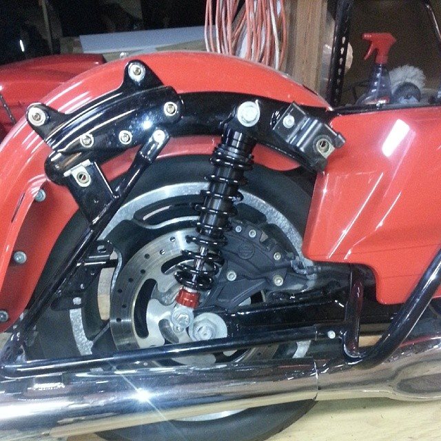 hooked up with motometal and got a set of JRI shocks - the first set to have JRi's all new sweeper valve