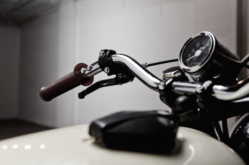 Norton-Commando-Tracker-Tank-1480x986